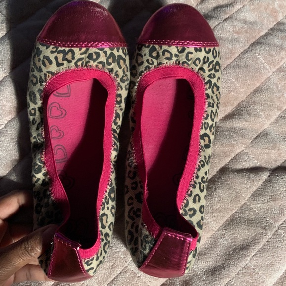 flats - Picture 1 of 1